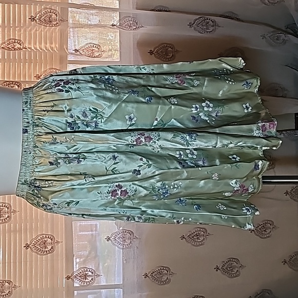 Source Unknown Dresses & Skirts - Vintage Green Floral Skirt🎉🎉HP🎉🎉